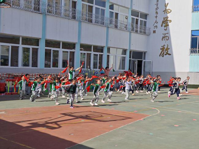 济南市市中区永长街幼儿园轻器械操展示活动暨亲子运动会举行